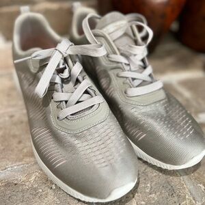 NWOB~Sketchers Bobs Sport Women Nice Lightweight Shoes Gray
Pink Memory Foam 9.5